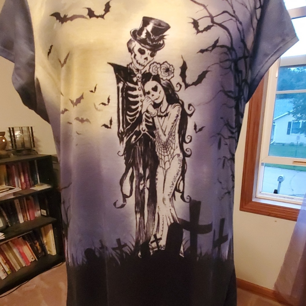 (No brand) Halloween skeleton/bride/bats/moon tee - Picture 4 of 8
